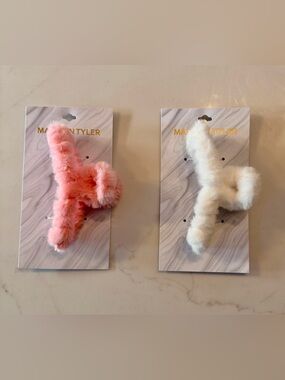 Madison Tyler NWT Plush Pink and White Hair Claw Clips
